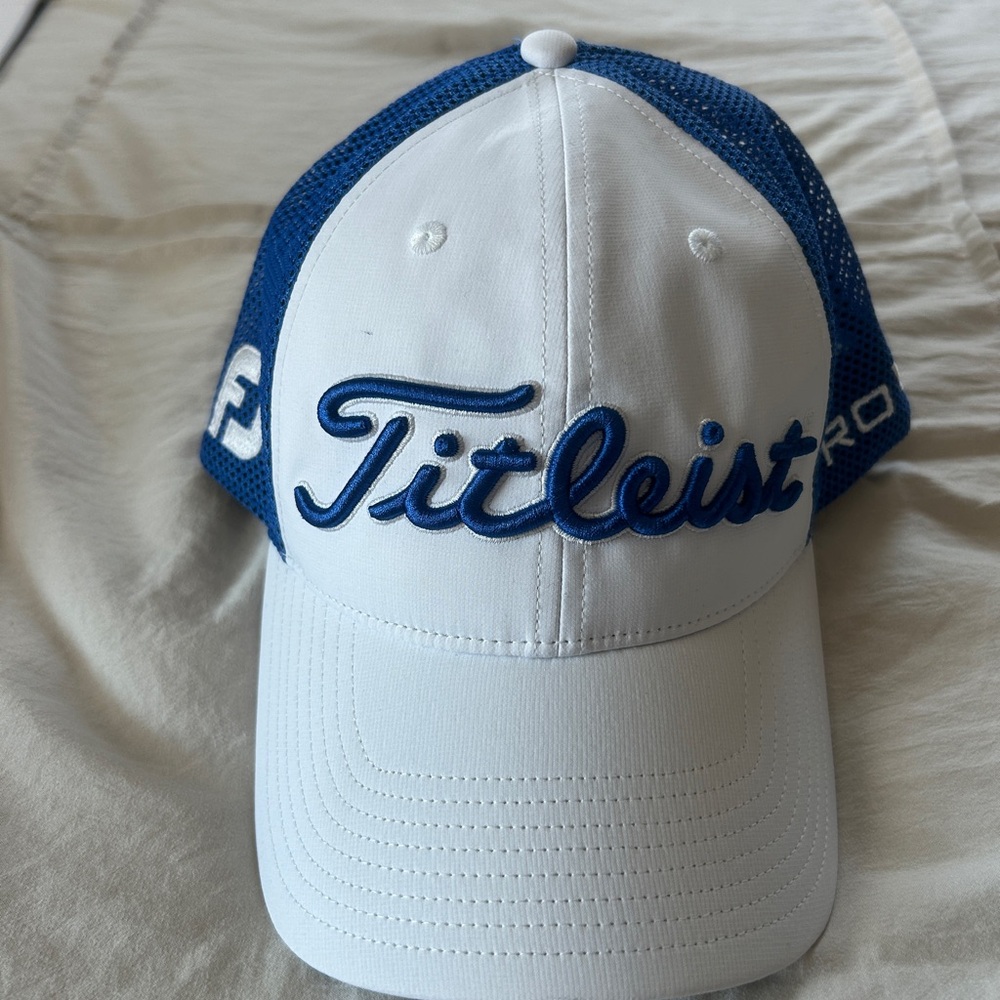 Titleist White and Blue Golf Hat NWT make an offer